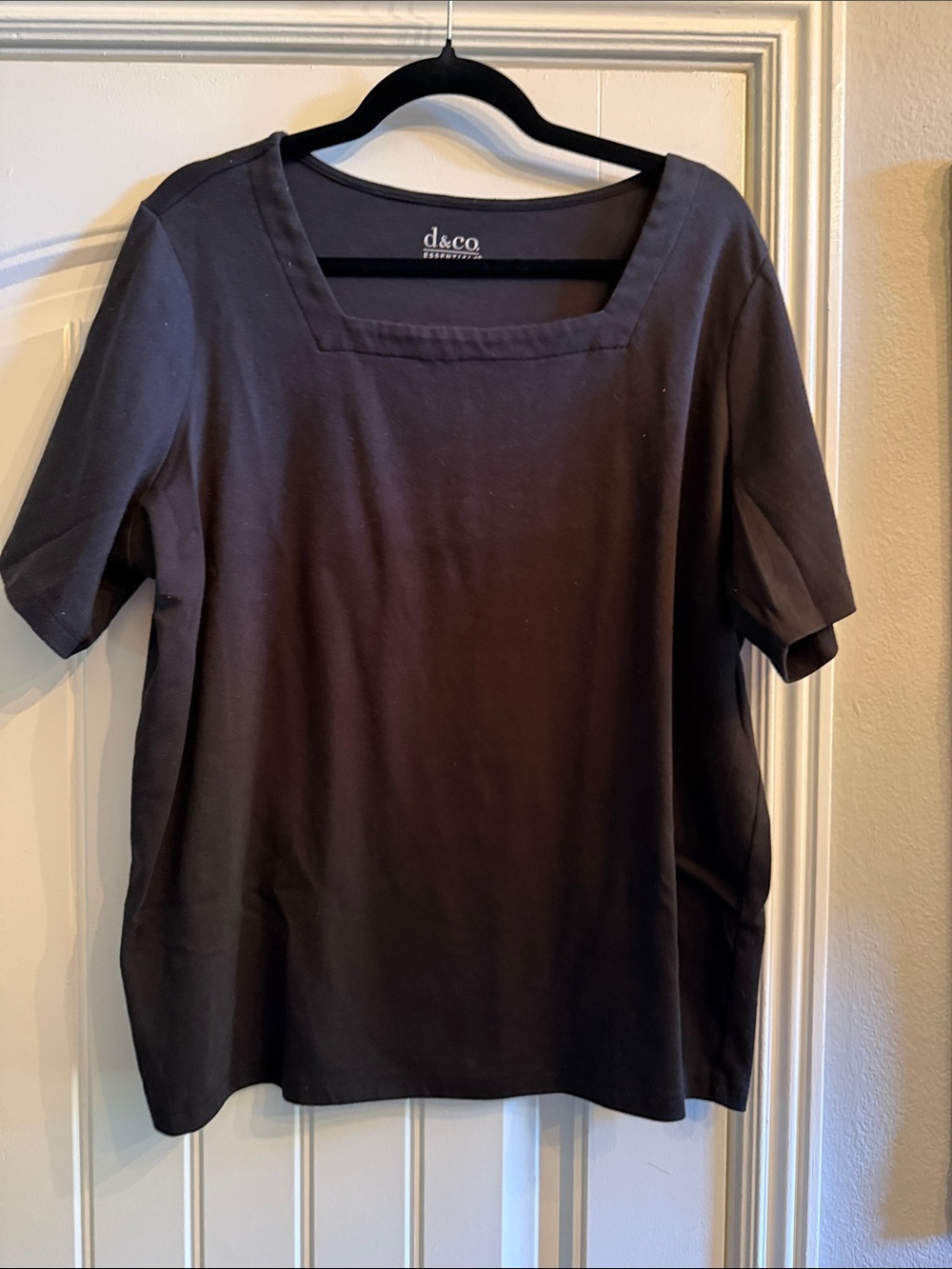 d&eco Black Square-Neck Short Sleeve Tee